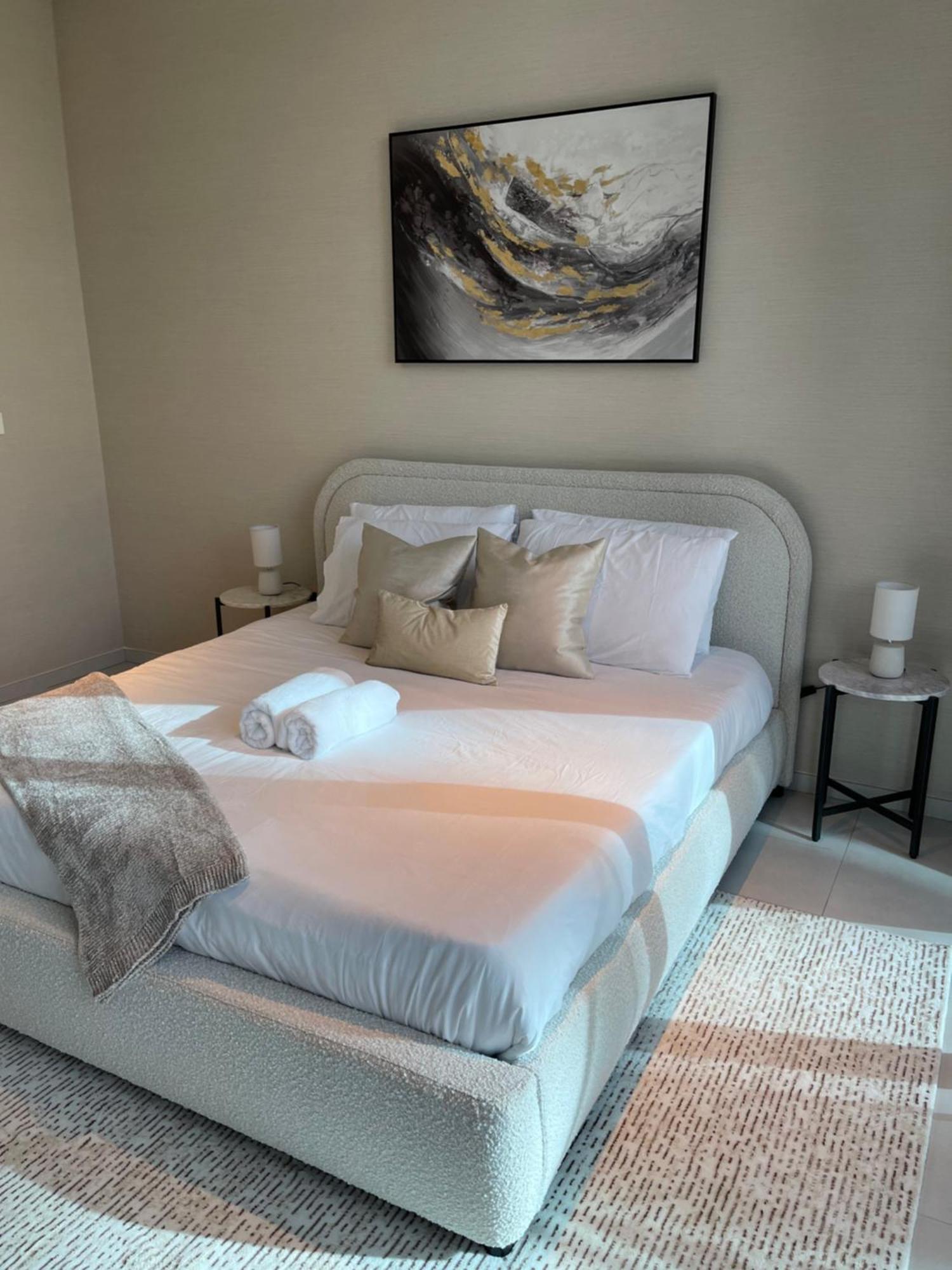 Marquise Square Tower Luxury App'S Hotell Dubai Exteriör bild